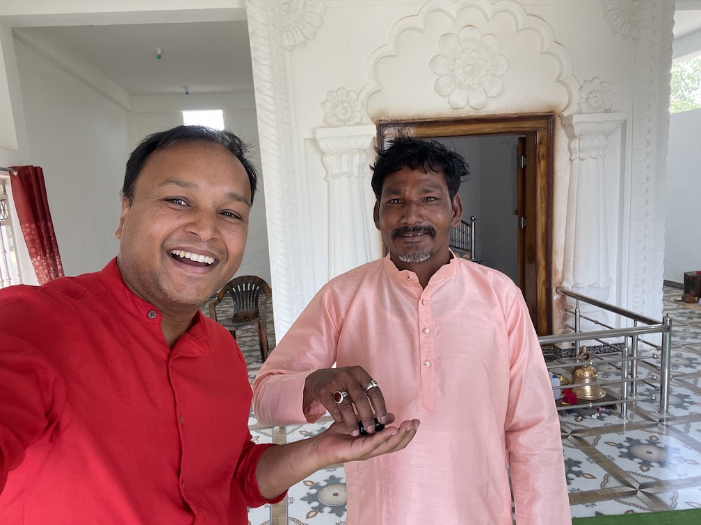 Friend Dassu’s Gift After 25 Years: Glass Marble Worth More Than Any Award