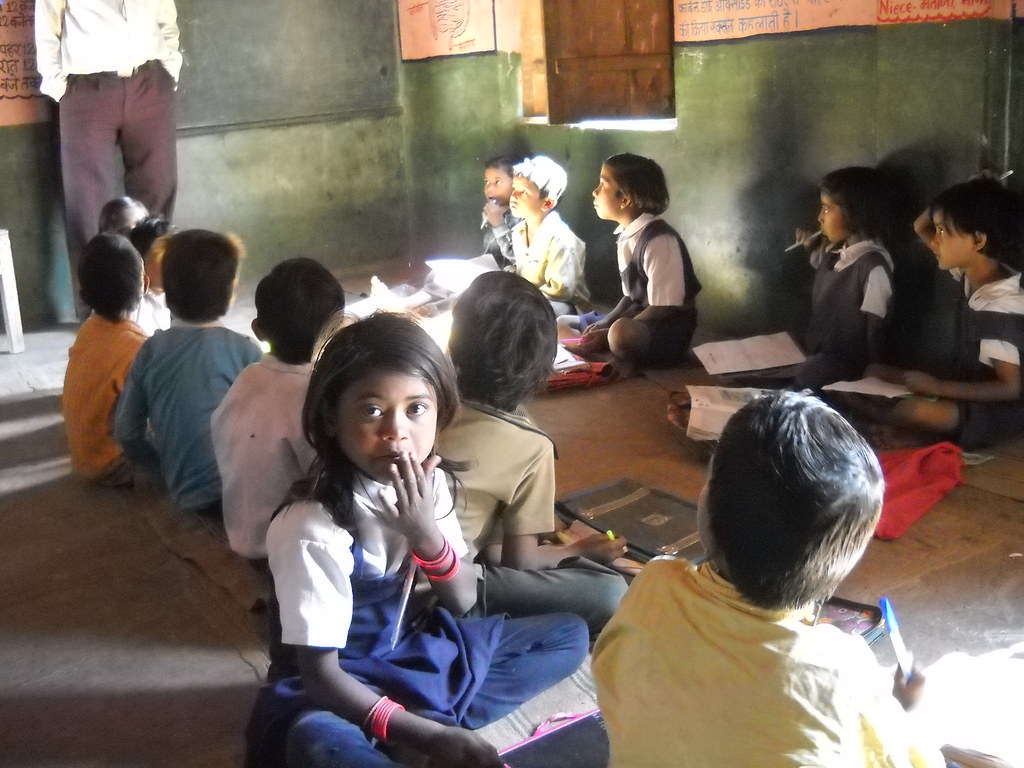 date with school children khulri madhya pradesh bike trip dushyant gadewal #askdushyant yr 2009